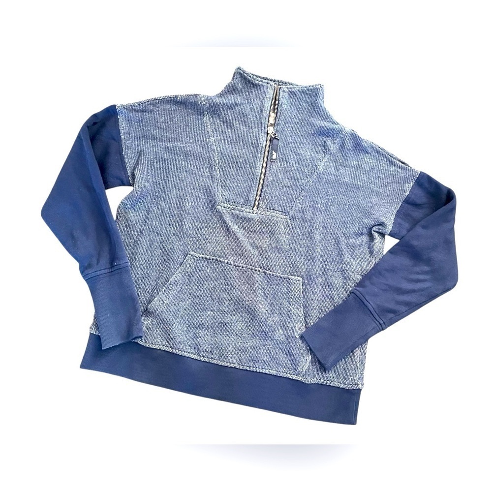 Vineyard Vines Women’s Pull Over. Navy and white. Front pocket. Small​​​…